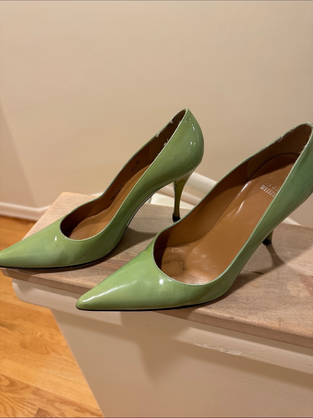 Stuart Weitzman Women's Pointed Toe Patent Pump in Light Green